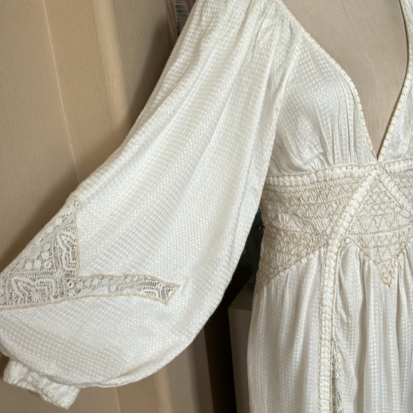 Elegant White Lace Maxi Dress - Picture 3 of 10